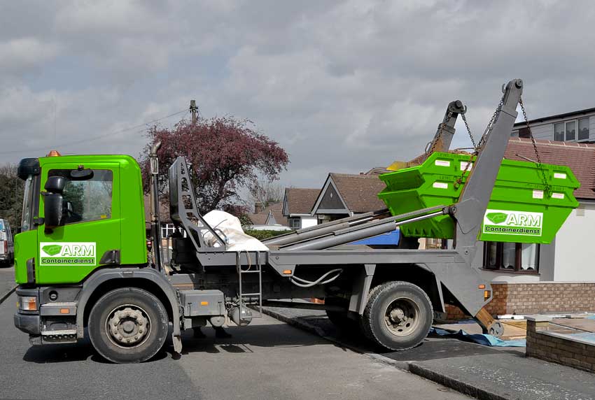 Container-LKW von ARM Containerdienst