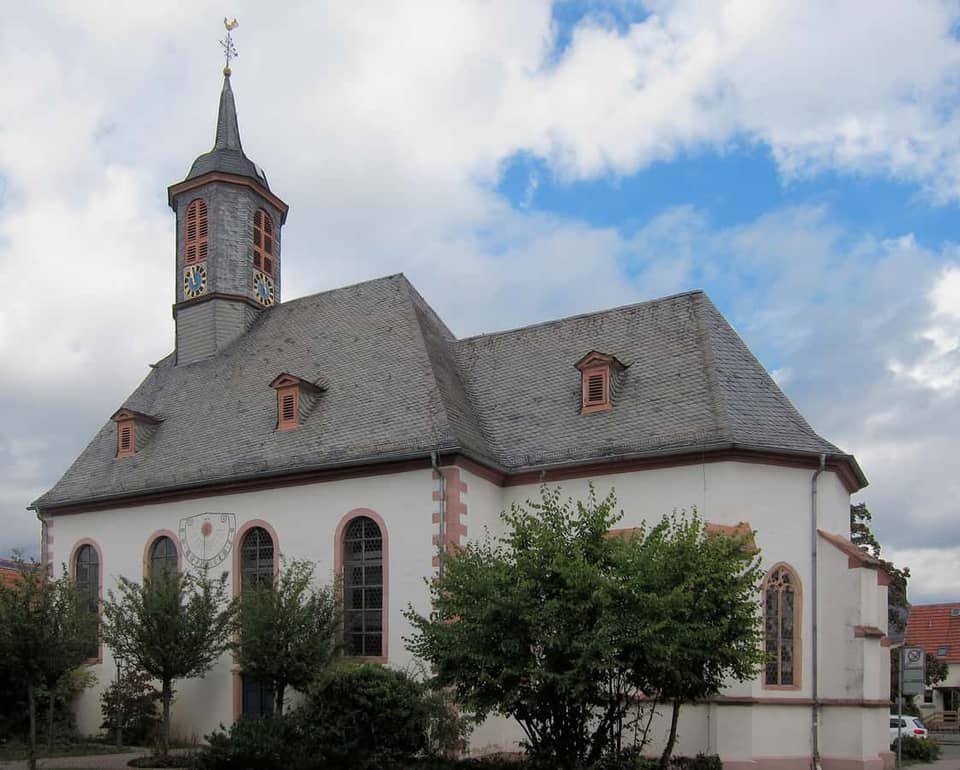 Büttelborn: Evangelische Kirche Büttelborn (spätes 15. Jh., Hauptort-Wahrzeichen) Büttelborn: Evangelische Kirche Büttelborn (spätes 15. Jh., Hauptort-Wahrzeichen)