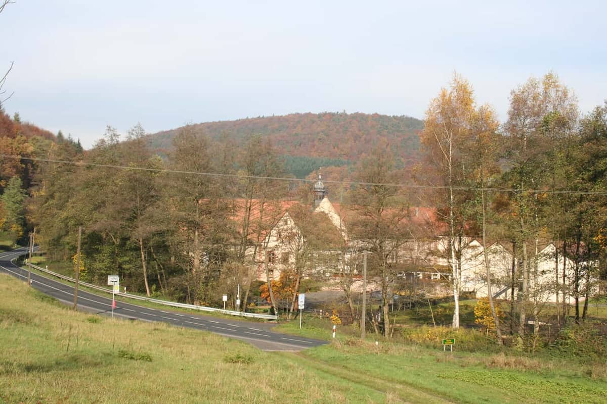 Elsenfeld: Ehem. Zisterzienser-Klosterhof Himmelthal (Wahrzeichen §6) im Spessart-Tal, Herbststimmung Elsenfeld: Ehem. Zisterzienser-Klosterhof Himmelthal (Wahrzeichen §6) im Spessart-Tal, Herbststimmung