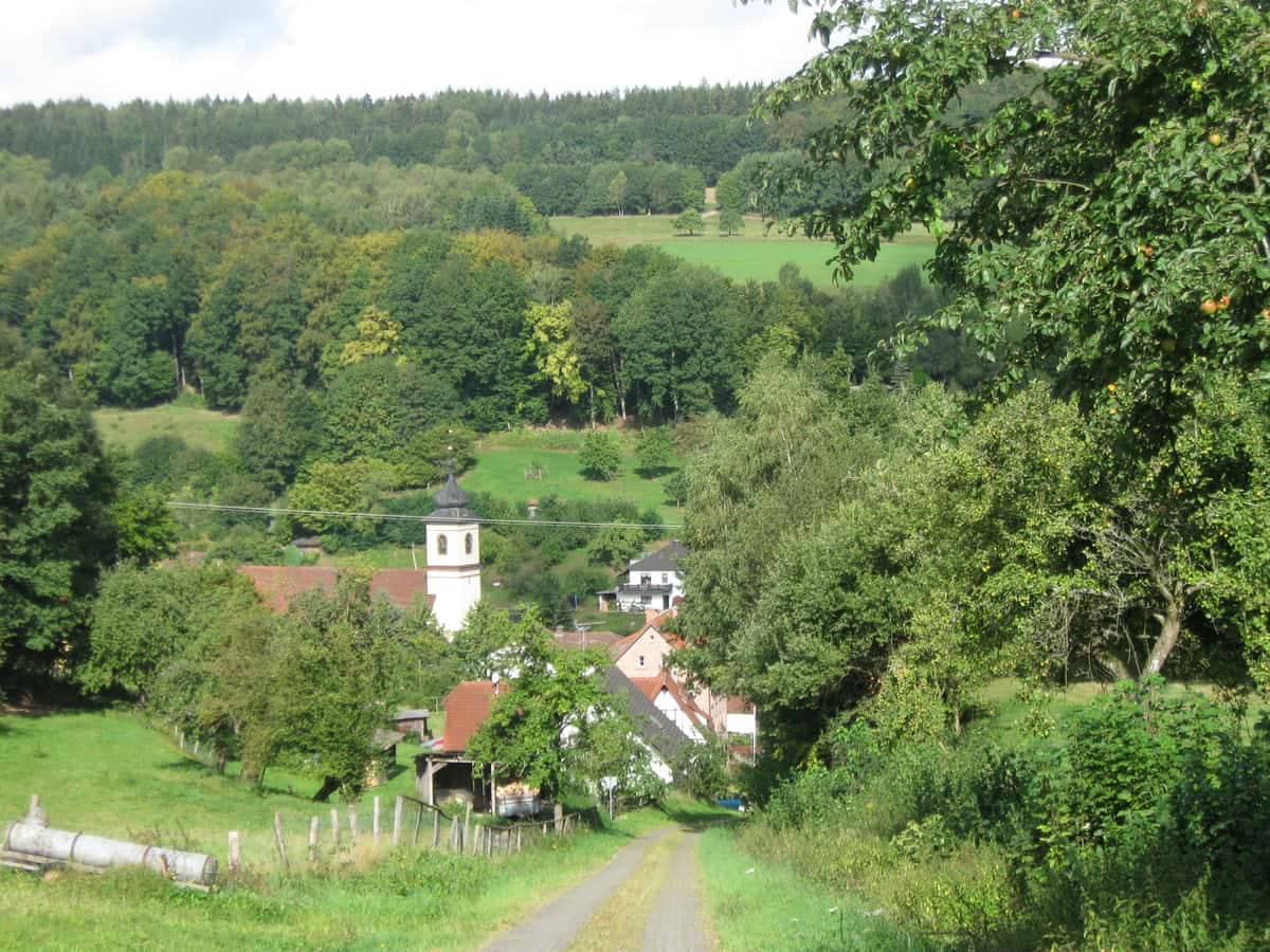 Fellen: Ortsansicht Rengersbrunn (Gemeindeteil von Fellen) im Sinngrund