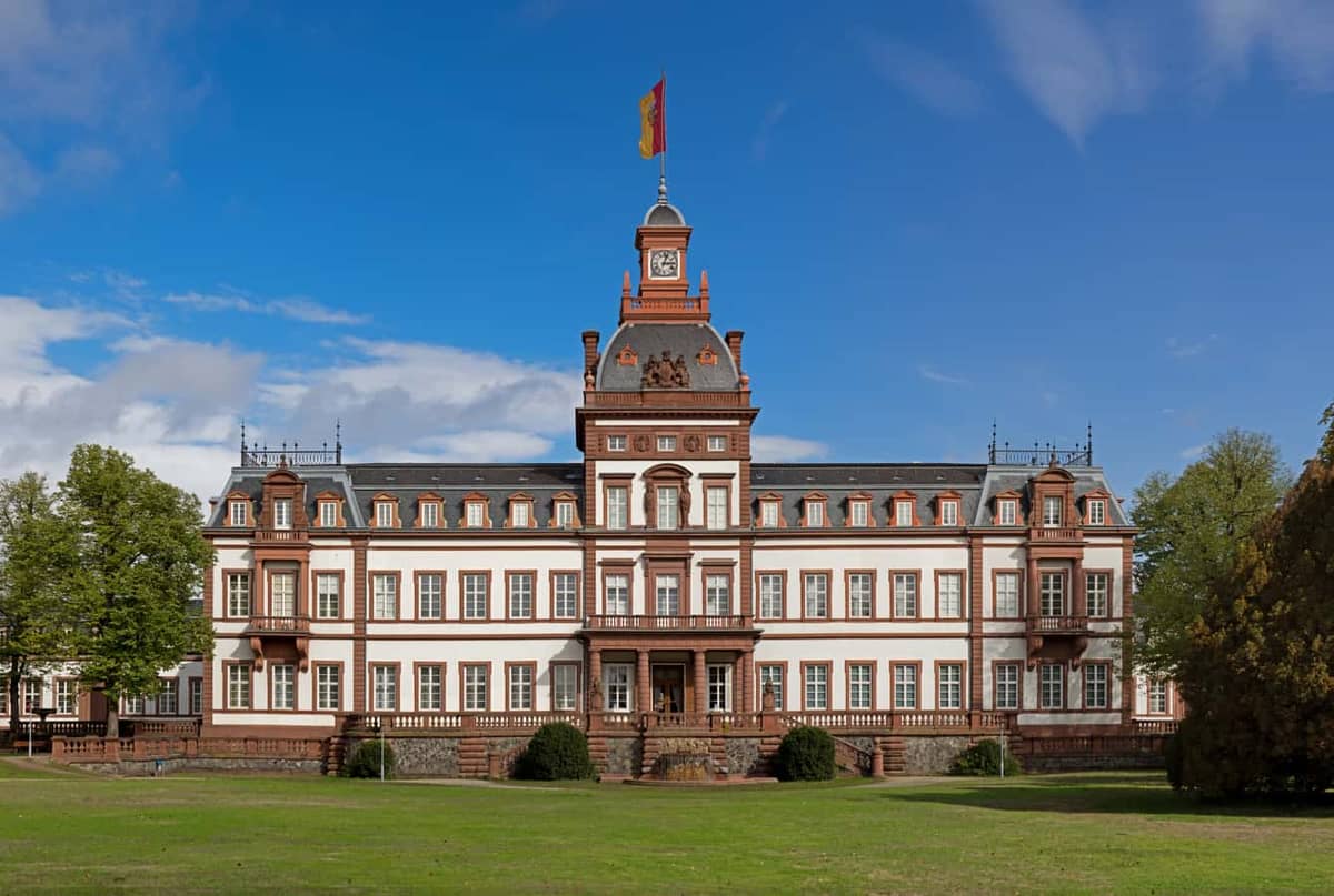 Hanau: Schloss Philippsruhe, Westfassade, barockes Wahrzeichen am Main