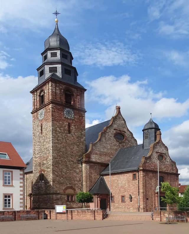 Kahl: Kath. Pfarrkirche St. Margareta (Neobarock, roter Sandstein), Gesamtansicht