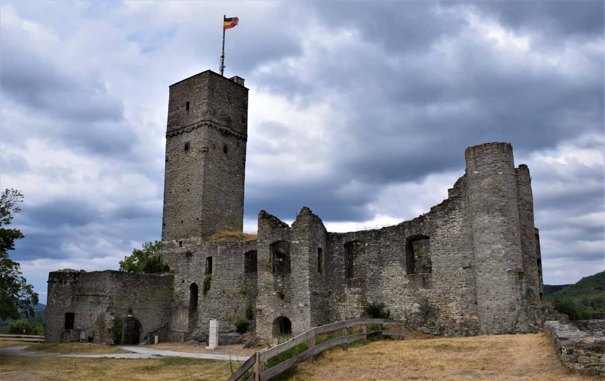 Königstein: Burgruine Königstein (Wahrzeichen), Mauerwerk der Ruine Königstein: Burgruine Königstein (Wahrzeichen), Mauerwerk der Ruine