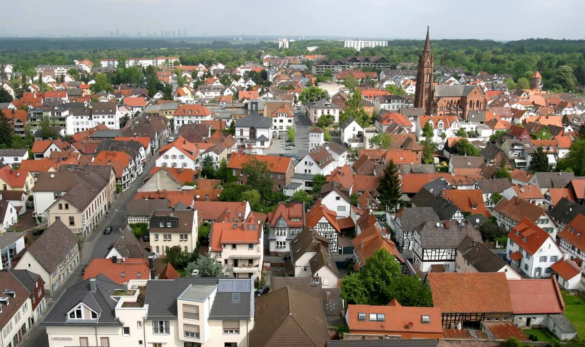 Langen: Altstadt-Panorama mit Stadtkirche (Querformat)