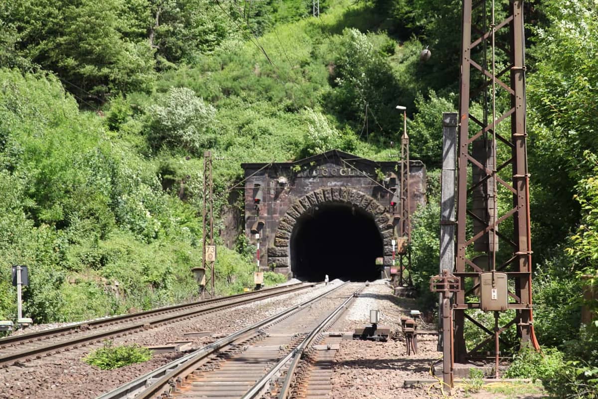 Laufach: Schwarzkopftunnel Westportal (Laufacher Seite der Spessartrampe) Laufach: Schwarzkopftunnel Westportal (Laufacher Seite der Spessartrampe)