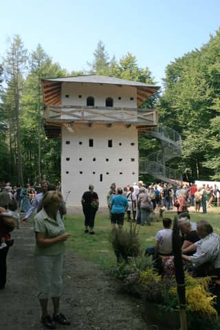 Limeshain: Rekonstruierter steinerner Limes-Wachtturm WP 4/103 (Wahrzeichen, namengebend) Limeshain: Rekonstruierter steinerner Limes-Wachtturm WP 4/103 (Wahrzeichen, namengebend)