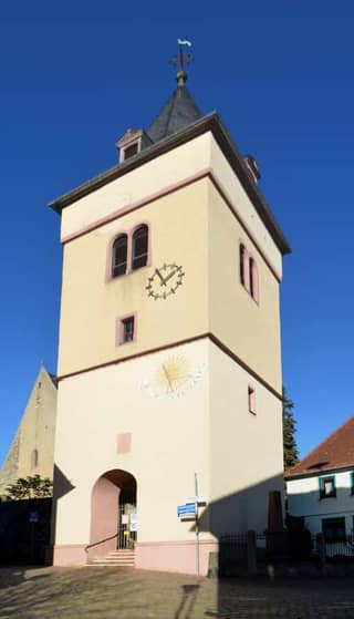 Mittelalterliches Obertor im historischen Ortskern von Maintal-Hochstadt Mittelalterliches Obertor im historischen Ortskern von Maintal-Hochstadt