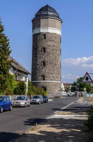 Mühlheim: Wasserturm (historischer Basalt-Wasserturm nahe Bahnhof, noch in Betrieb), Wahrzeichen Nr. 1