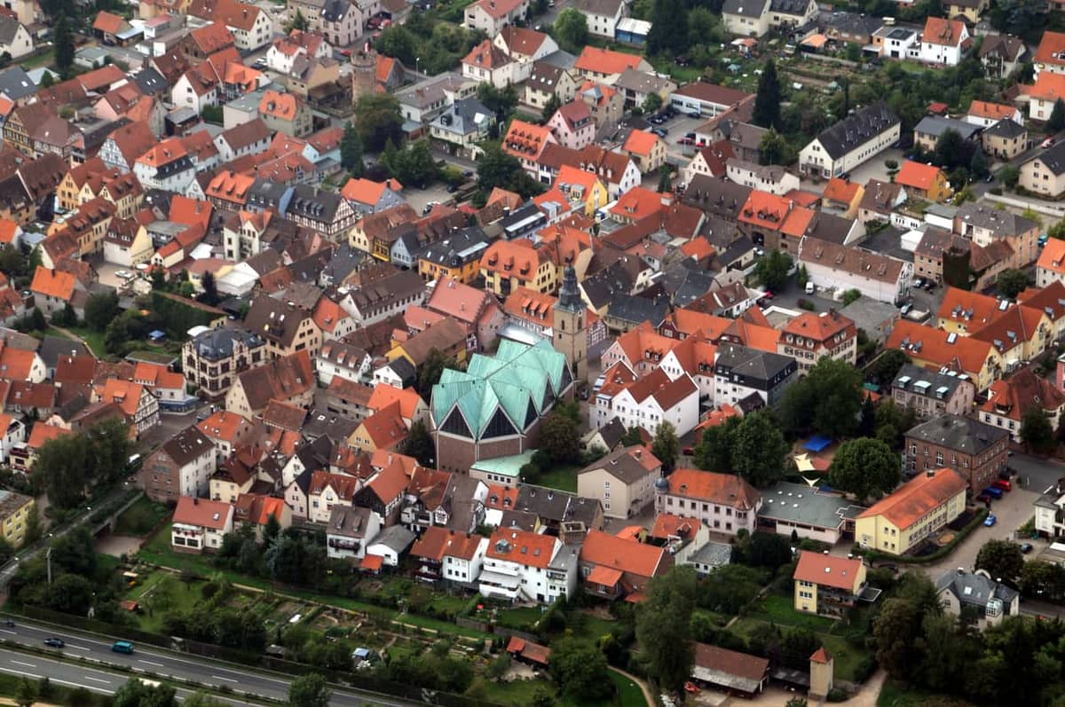 Obernburg am Main: Luftbild der Altstadt von Obernburg am Main am rechten Mainufer Obernburg am Main: Luftbild der Altstadt von Obernburg am Main am rechten Mainufer