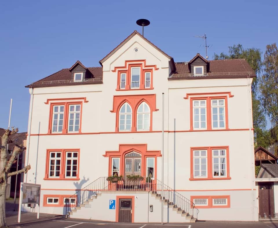 Ranstadt: Neugotisches Rathaus (1875) im Kernort Ranstadt, Hauptwahrzeichen Ranstadt: Neugotisches Rathaus (1875) im Kernort Ranstadt, Hauptwahrzeichen