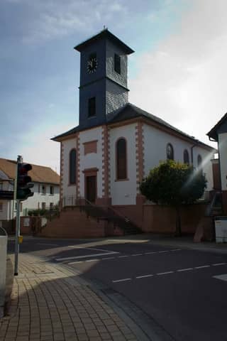 Rodenbach: Katholische Kirche St. Peter und Paul (Ortsteil Oberrodenbach), KB-genanntes Wahrzeichen (1836/37) Rodenbach: Katholische Kirche St. Peter und Paul (Ortsteil Oberrodenbach), KB-genanntes Wahrzeichen (1836/37)