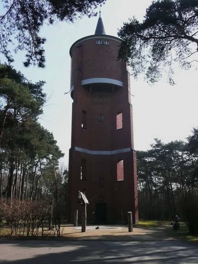 Rodgau: Wasserturm Juegesheim (1938), expressionistisches Wahrzeichen Rodgau: Wasserturm Juegesheim (1938), expressionistisches Wahrzeichen