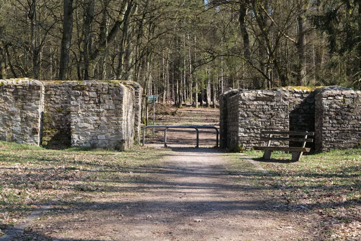 Rosbach: Kastell Kapersburg, römisches Limes-Kastelltor (Mauerreste, UNESCO-Welterbe)