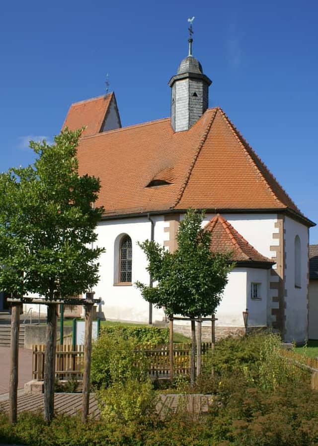 Wiesthal: Kath. Pfarrkirche St. Andreas (Wahrzeichen, erbaut 1599/1600), Gesamtansicht Wiesthal: Kath. Pfarrkirche St. Andreas (Wahrzeichen, erbaut 1599/1600), Gesamtansicht