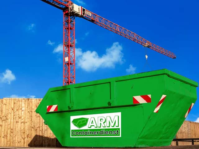 Containerdienst Hanau: grüner Container auf einer Baustelle im Rhein-Main-Gebiet