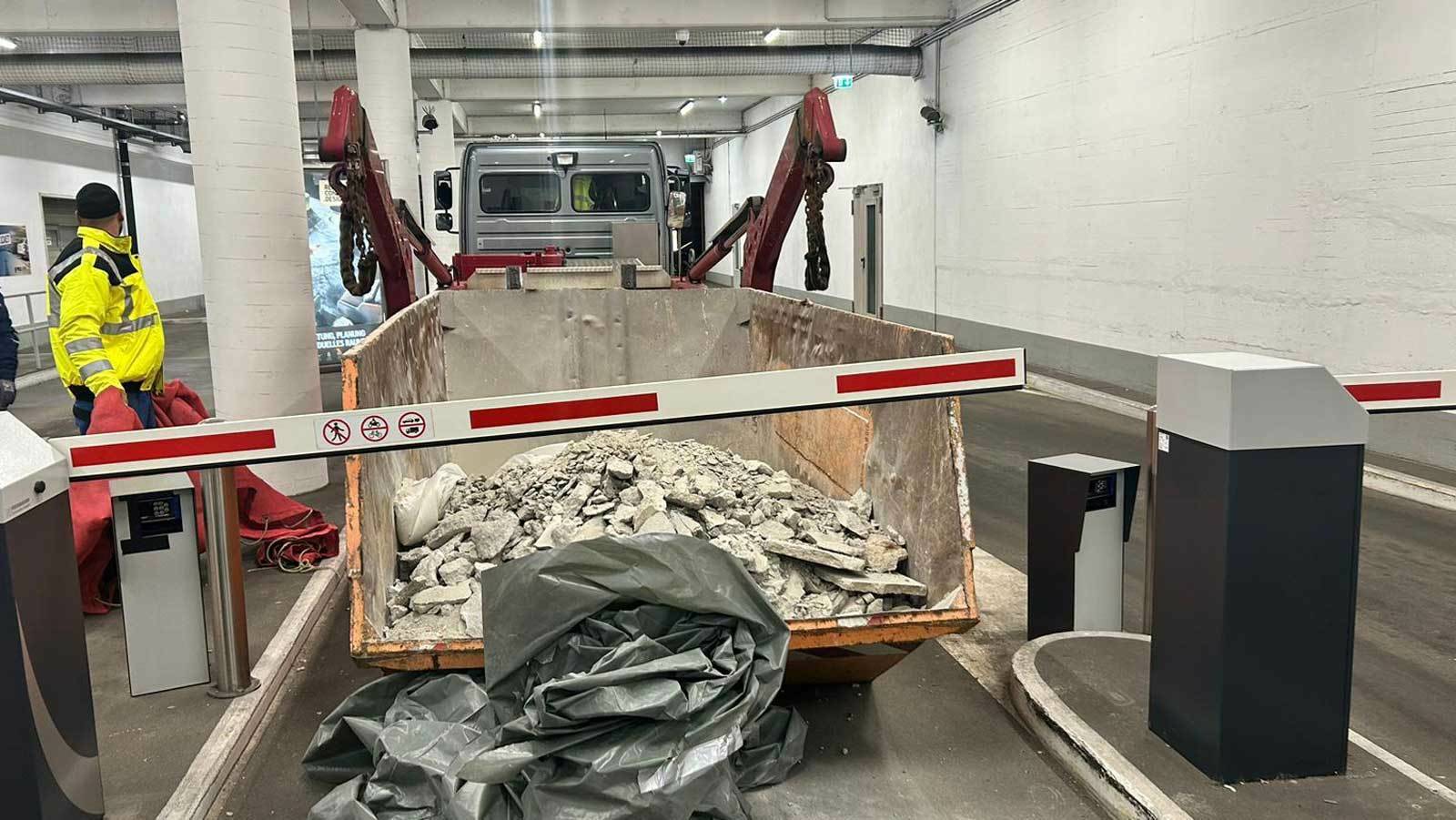 Die neuen Schrankeninstallationen im Parkhaus des Amtsgerichts Frankfurt